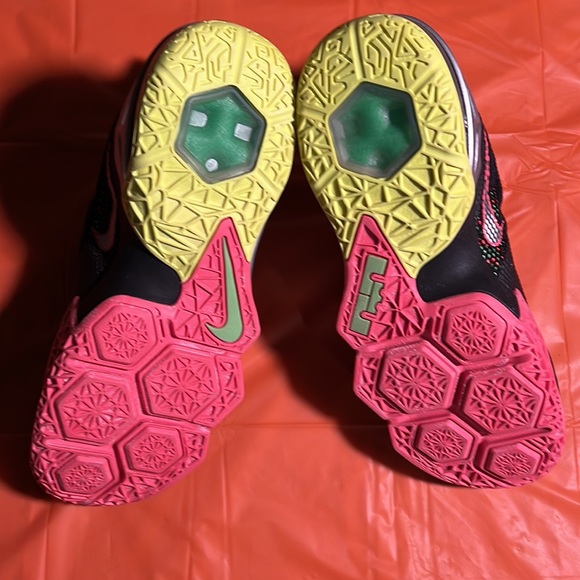 Nike Lebron XII 12 Low Remix Black Metallic Silver Green 724557-003 Size 9 - Picture 4 of 9